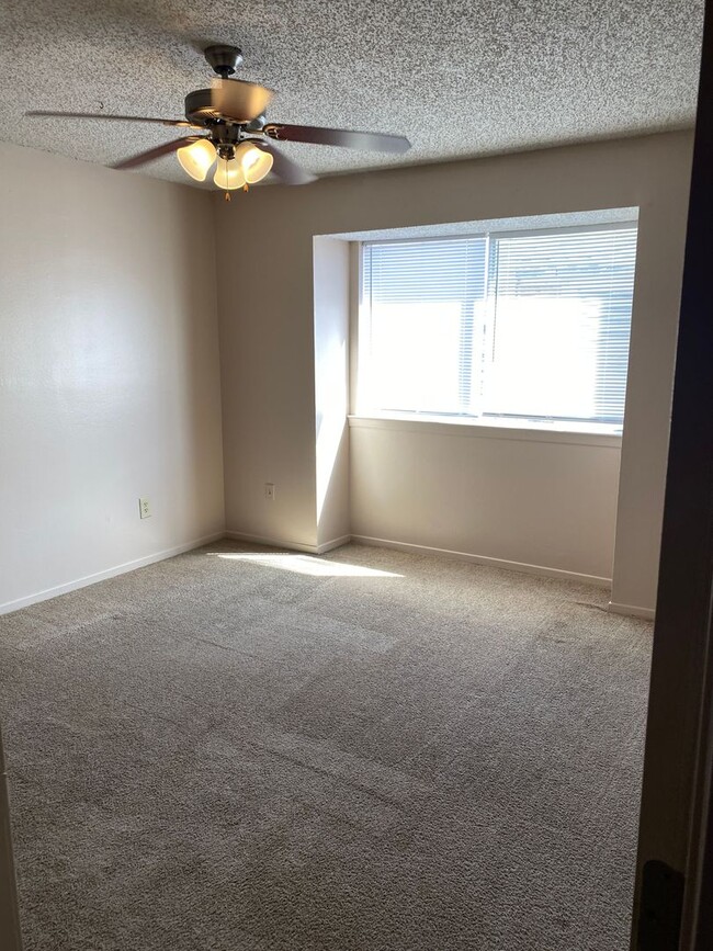 Primary Photo - 2 bedroom 2 bath town home in a gated comm...