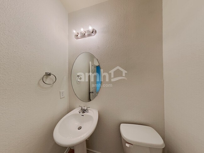 Building Photo - 5564 Thunder Bay Dr