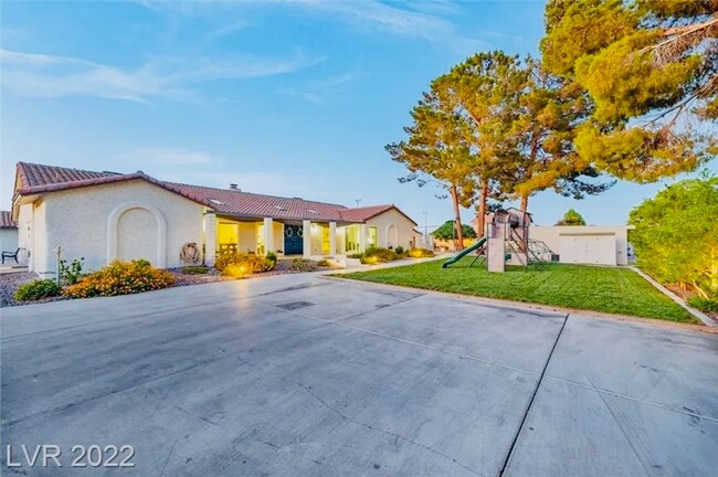 Building Photo - COMING SOON: Single Story 5 Bd, 4 Bth, Inc...