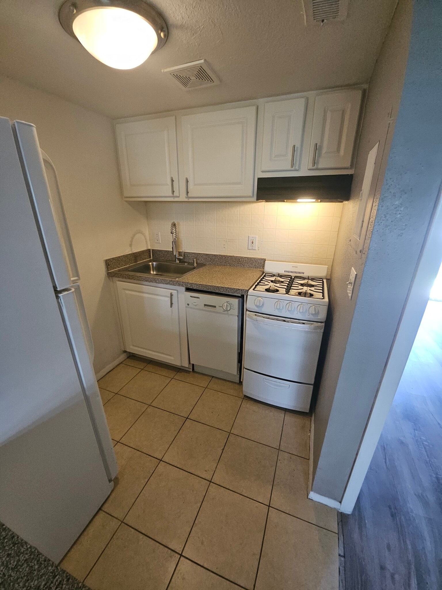 Building Photo - 131 Water Front Way