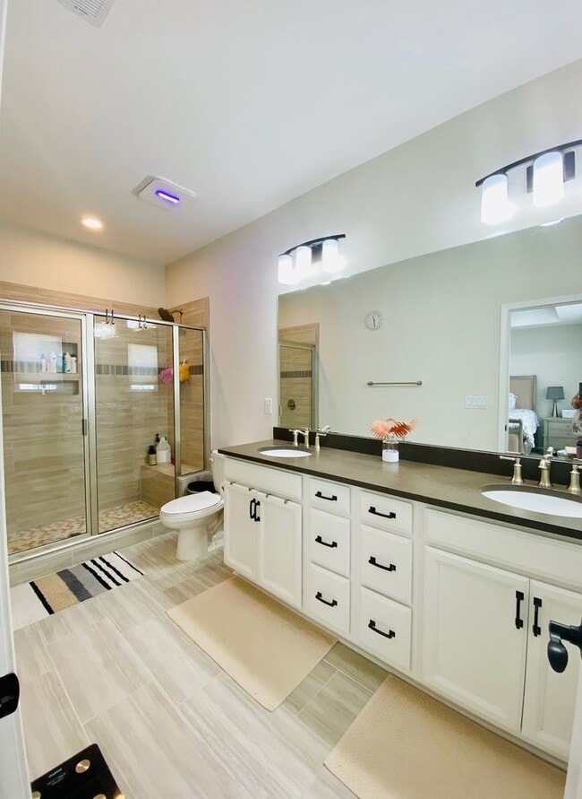 Building Photo - Beautiful 4BR Townhouse in Ballantyne