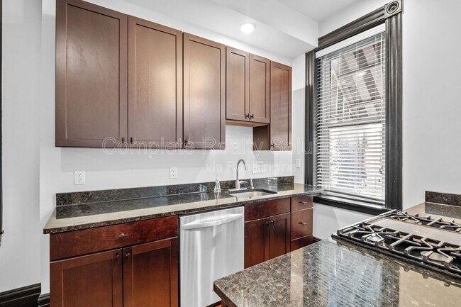 Building Photo - 2106 Cherokee St