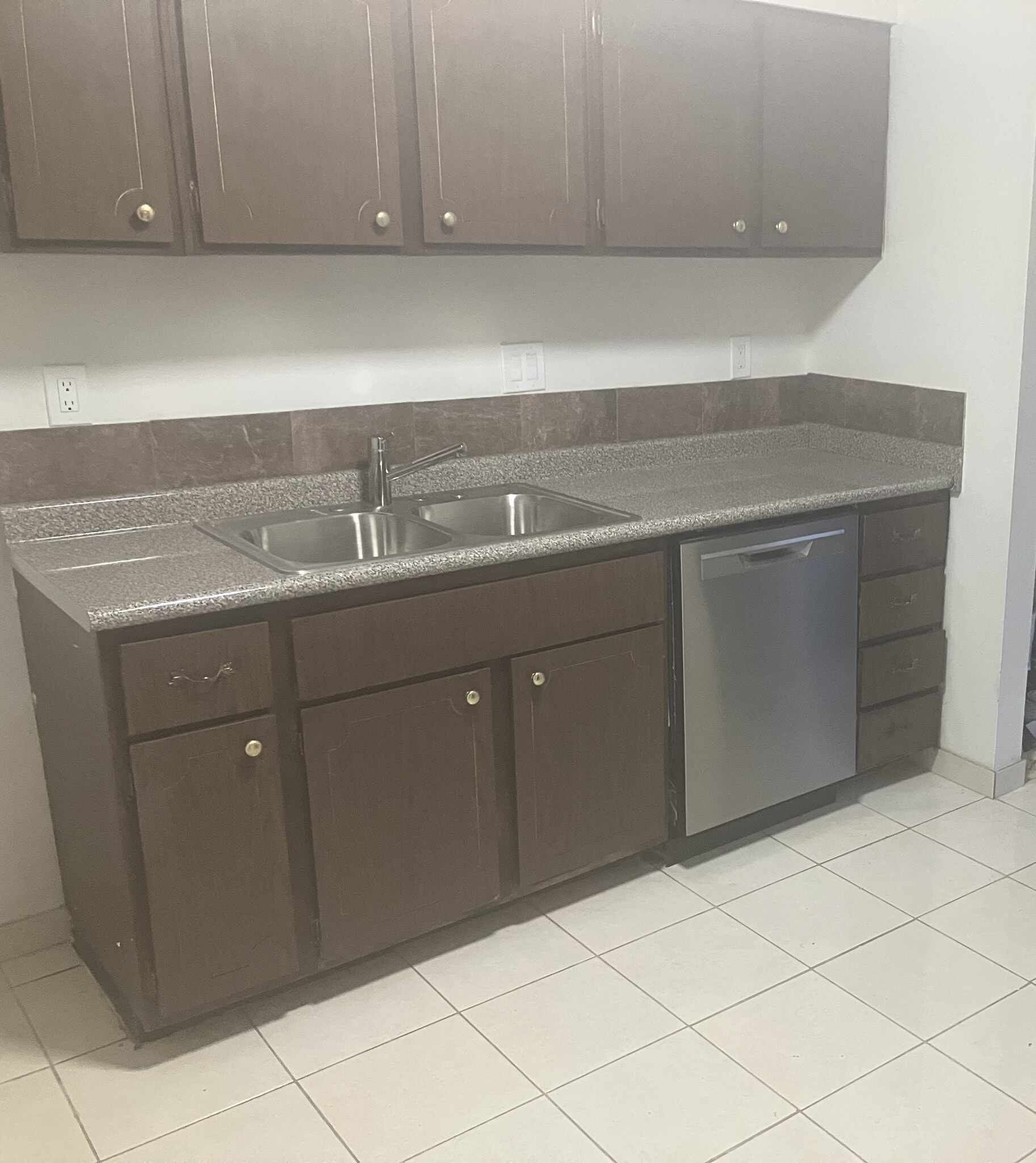 Kitchrn - 5652 Hinton Pl