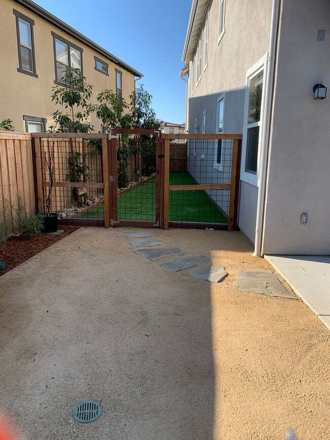 Building Photo - Beautiful 4 BD / 3 BA Home in Righetti Ranch