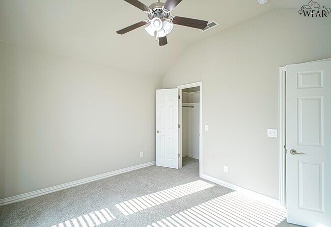 Building Photo - 5007 Southfork Dr