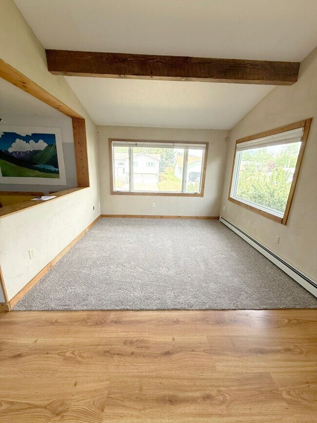 Building Photo - 1116 S Pinecrest Dr