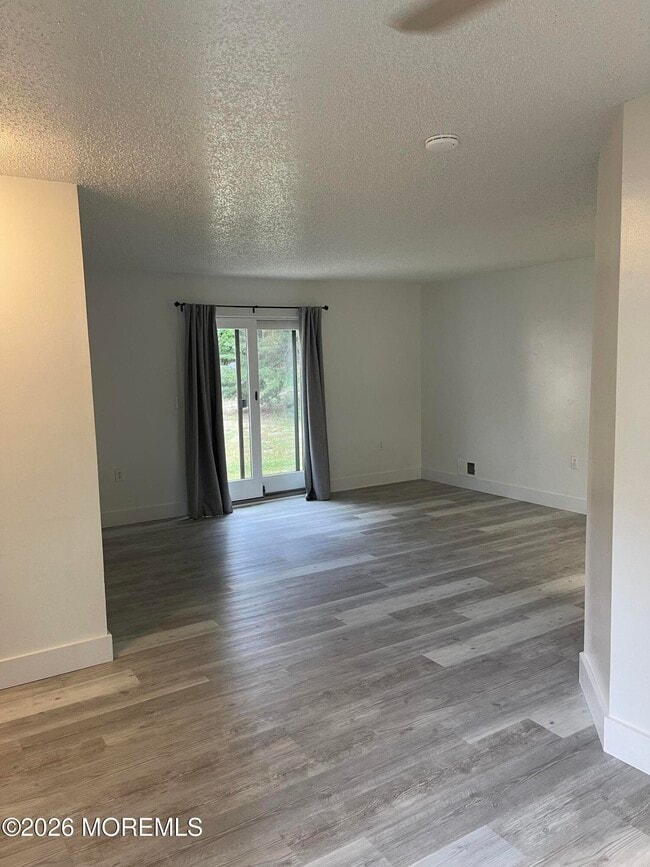 Building Photo - 141 Aster Ct