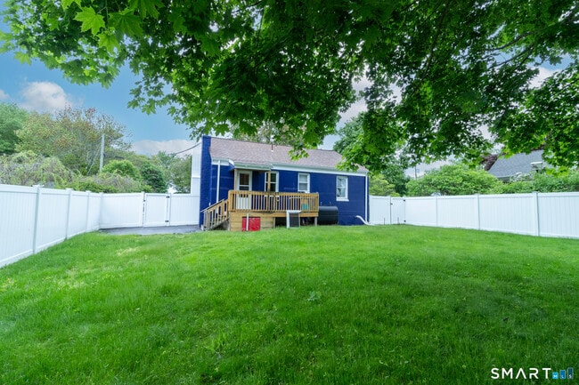 Building Photo - 23 Quotonset Ln