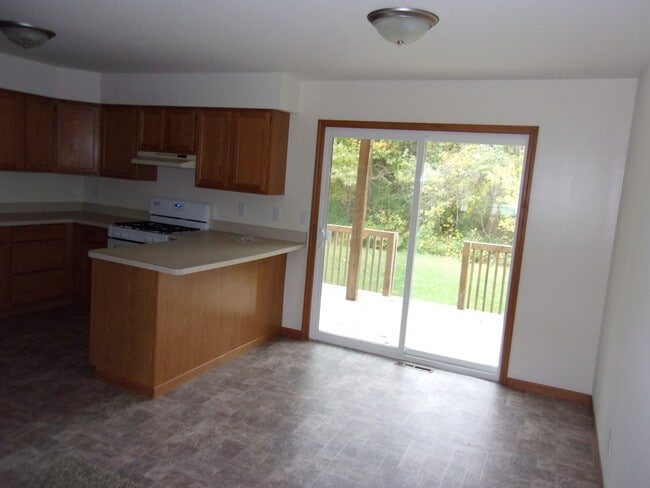 Building Photo - 1252 Lake Charles Ave