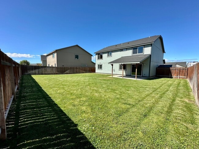 Building Photo - Large 5 Bedroom Home - North of CWU