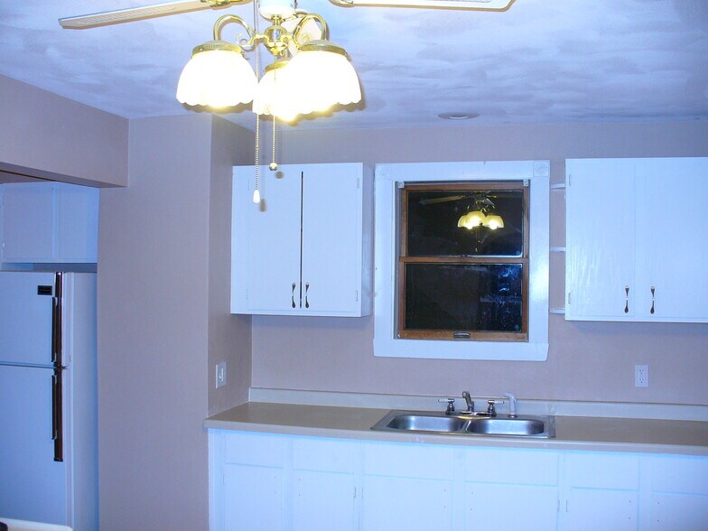 Building Photo - 603 S Memorial Dr