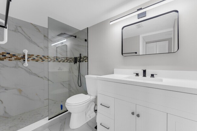 Building Photo - 7192 Huntington Ln