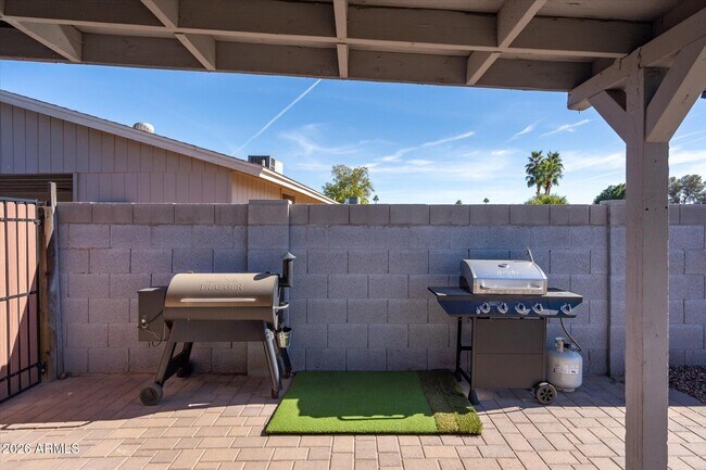 Building Photo - 1211 W Palomino Dr