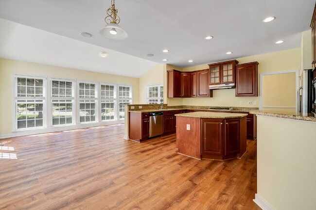Building Photo - Spacious 5 Bedroom Home in Moseley – $3,800/mo