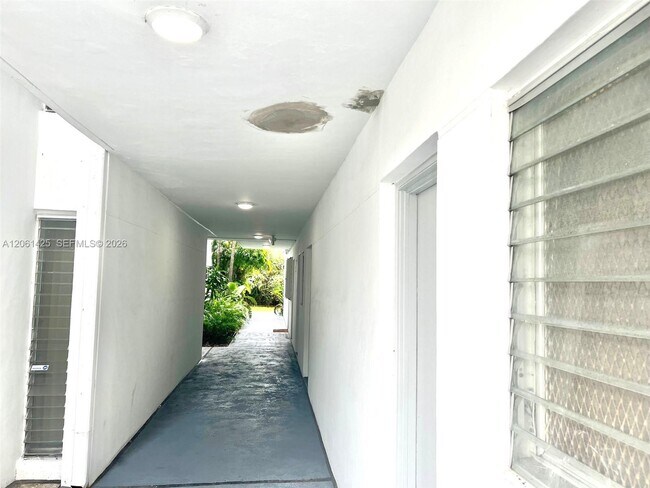 Building Photo - 9159 SW 77th Ave