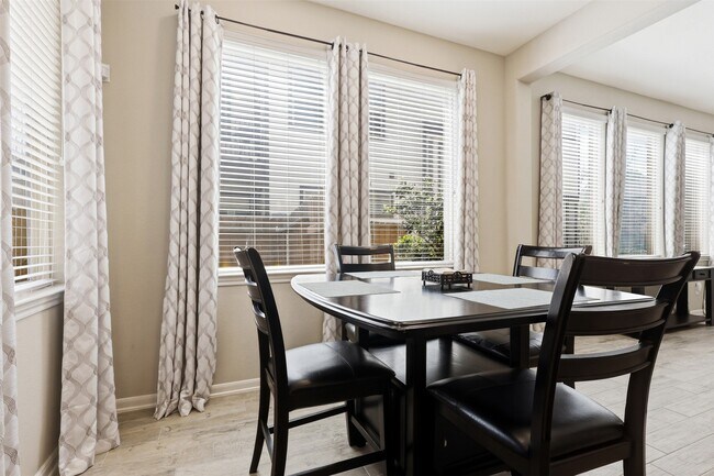 Building Photo - 28027 Rocky Heights Dr