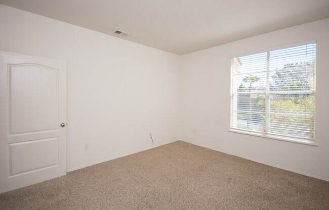 Building Photo - Beautiful Upstairs 2bd/2bth Condo in Carme...