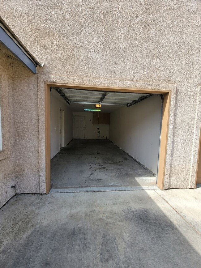 Building Photo - 2313 W Lark Ave