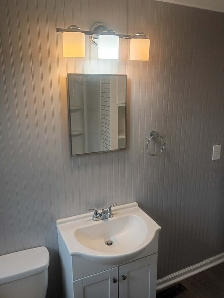 Building Photo - 5075 Scenic Dr