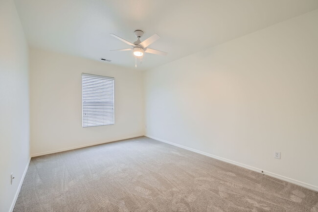 Building Photo - Fountain Townhome