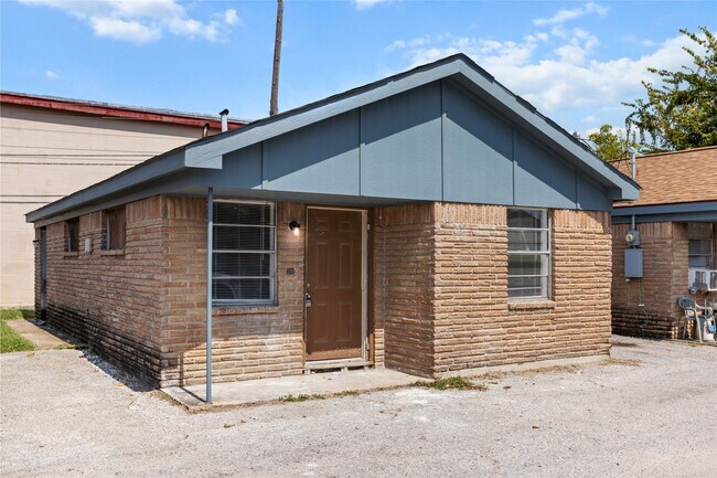 Building Photo - 5722 Pickfair St