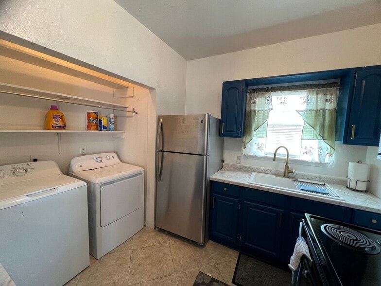 Building Photo - 1221 Delaware St