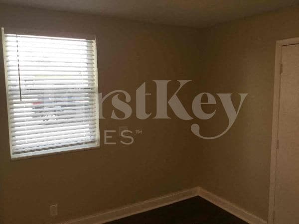 Building Photo - 2530 NE 9th Ave