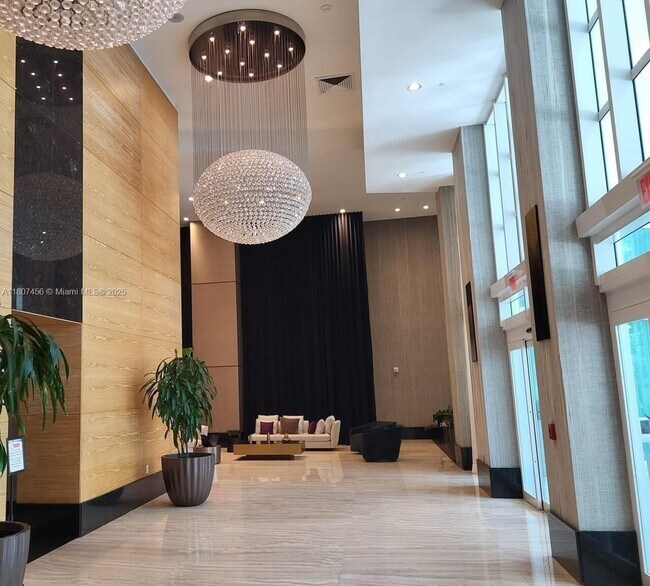 Building Photo - 950 Brickell Bay Dr
