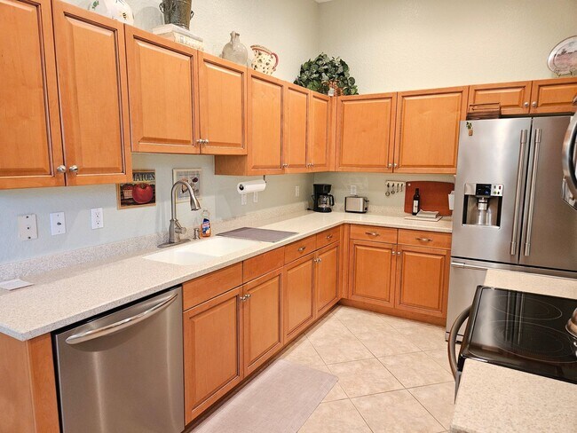 Building Photo - Seasonal Short-Term 2 Bedroom 2 Bathroom with a Bonus Room in the gated community of Venetia!