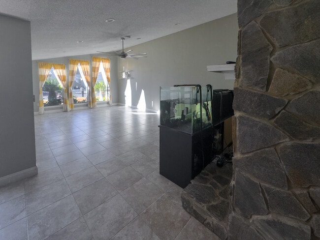 Building Photo - 931 Holbrook Cir