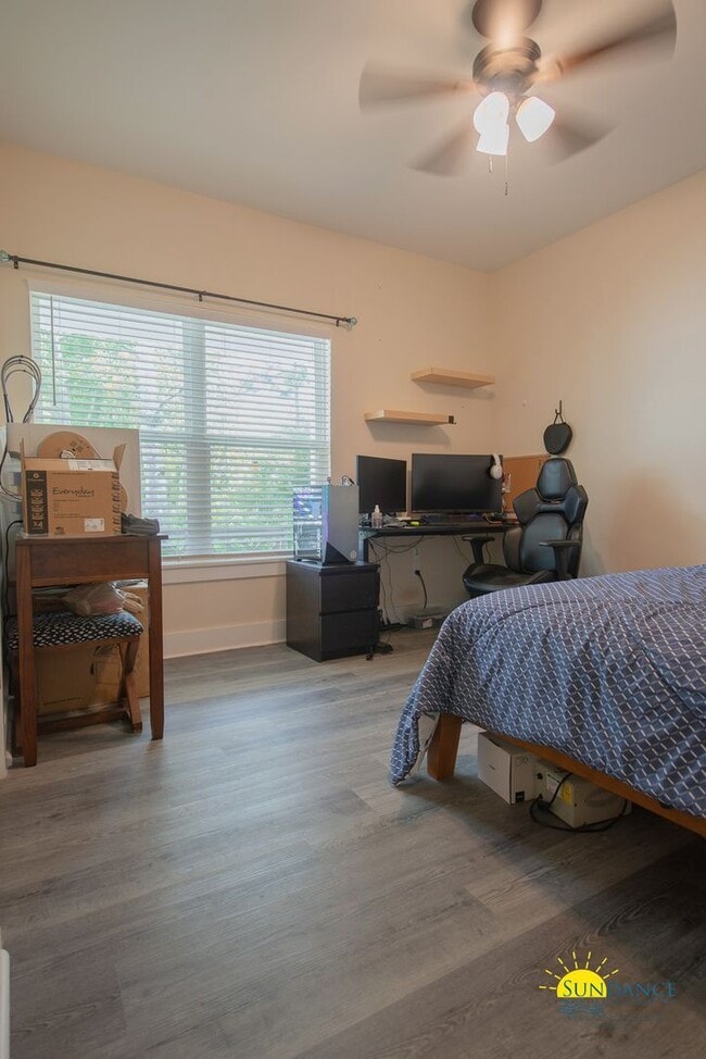 Building Photo - Stunning 3 Bedroom Home in Navarre near Highway 98!