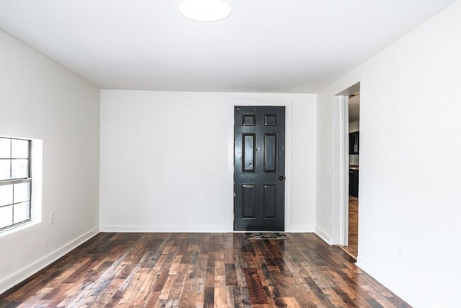 Building Photo - 3BR Home in Shell Point – Sunroom | Garage | Prime Location