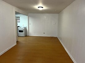 Building Photo - 610 NE 35th St