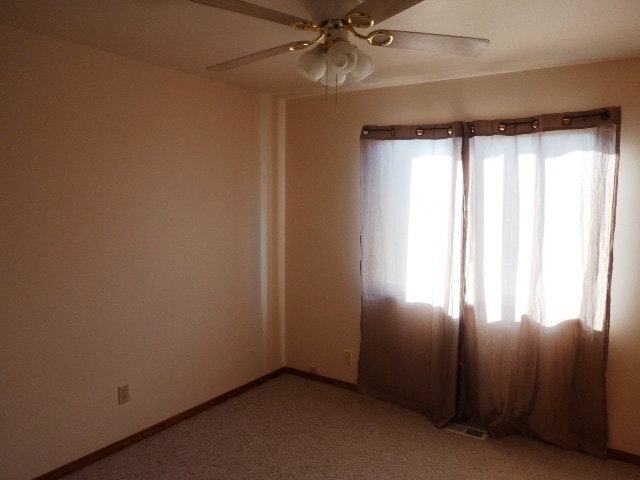 Building Photo - 620 Willow Dr