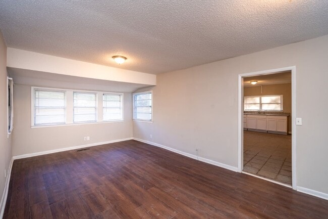 Building Photo - Charming Renovated 3-Bedroom Home in Dora!