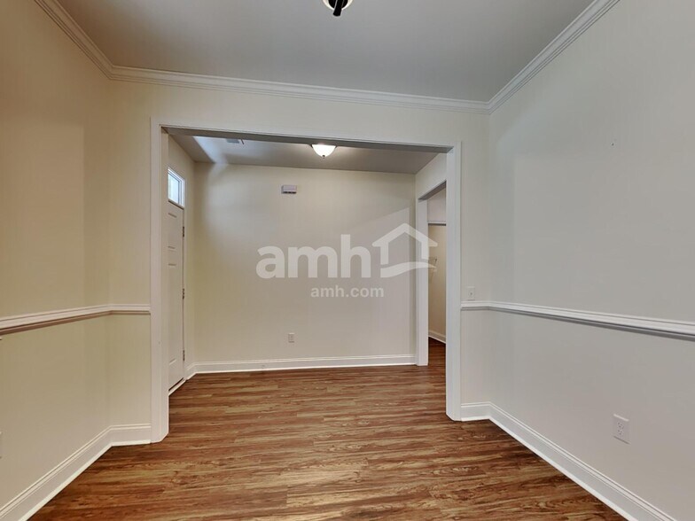 Building Photo - 323 Pine Terrace Dr