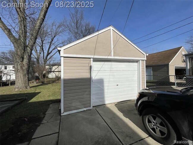 Building Photo - 1610 Eaton Rd