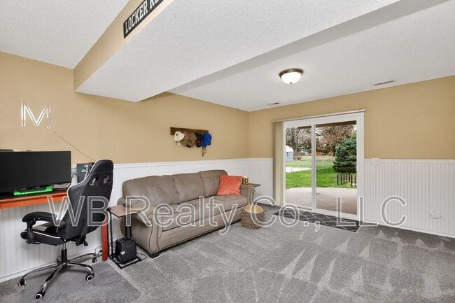 Building Photo - 260 Windfield Pkwy