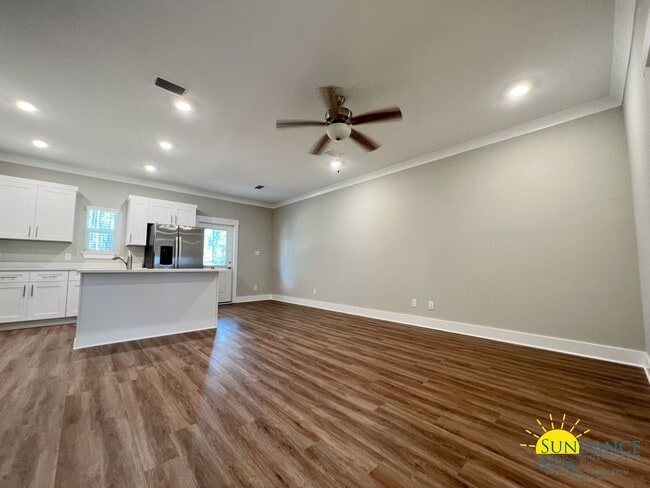 Building Photo - Beautiful 3 Bedroom 2.5 Bathroom Townhome with Garage!