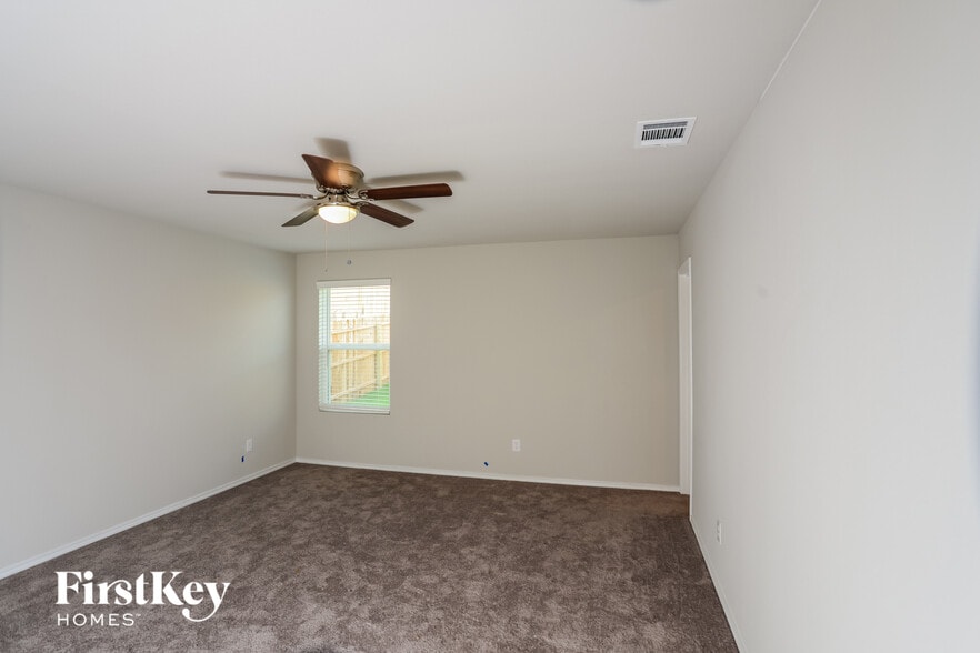 Building Photo - 6445 Cotton Ridge