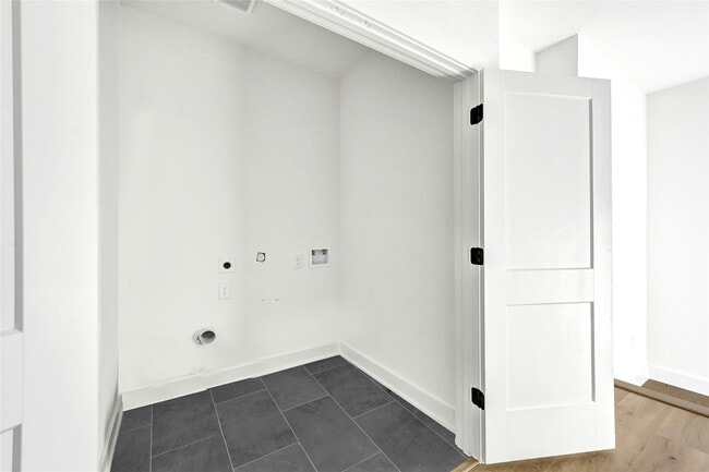 Building Photo - 2595 Paul Quinn St