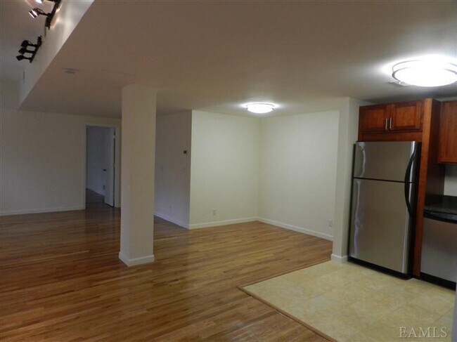 Building Photo - 108 Chateau Rive