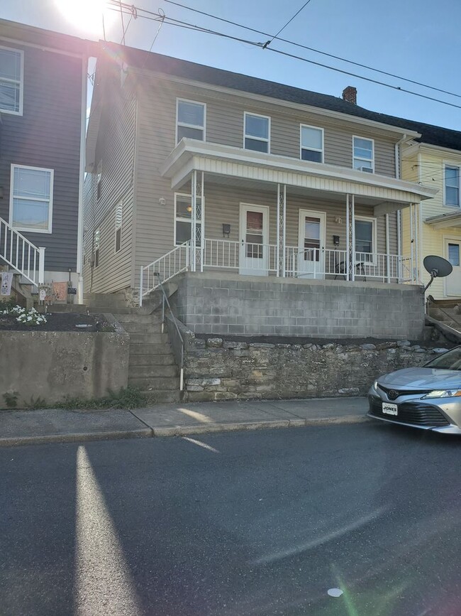 Primary Photo - 249-251 Ringgold Street