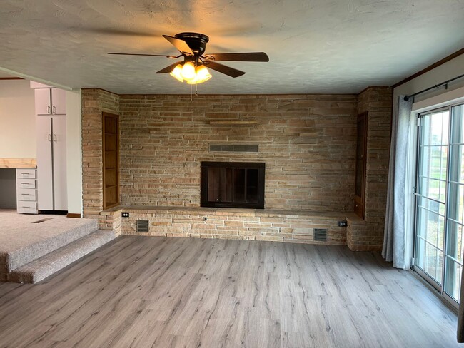 Building Photo - Property on approx 1 acre with lots of upd...