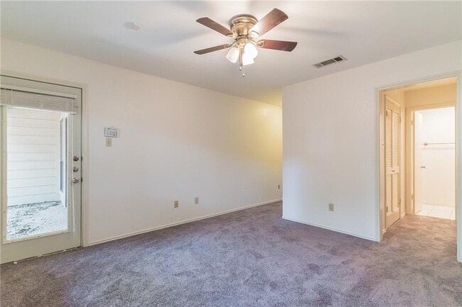 Building Photo - 7211 Lakewood Dr