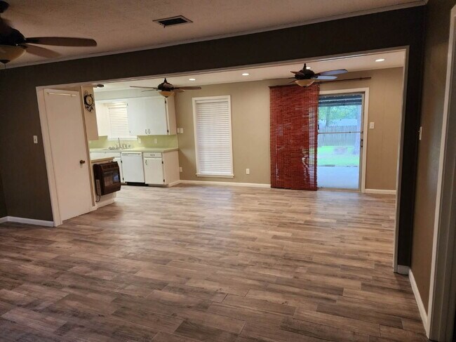 Building Photo - 3104 Bienville Ave
