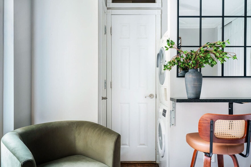 Building Photo - 234 Mott St