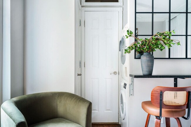 Building Photo - 234 Mott St