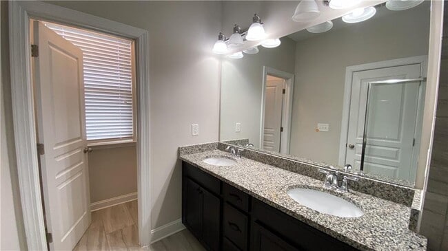 Building Photo - 4426 Kerrington Ave