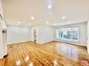 Building Photo - 1108 S Sherbourne Dr